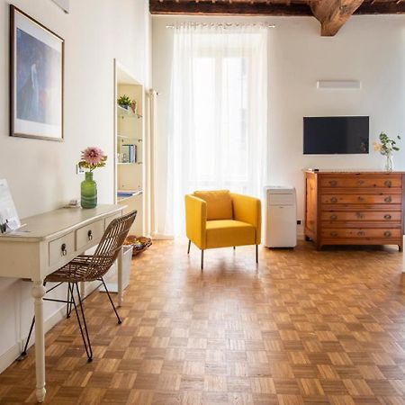 Charming Joivy Flat Next To Duomo Di Комо Экстерьер фото