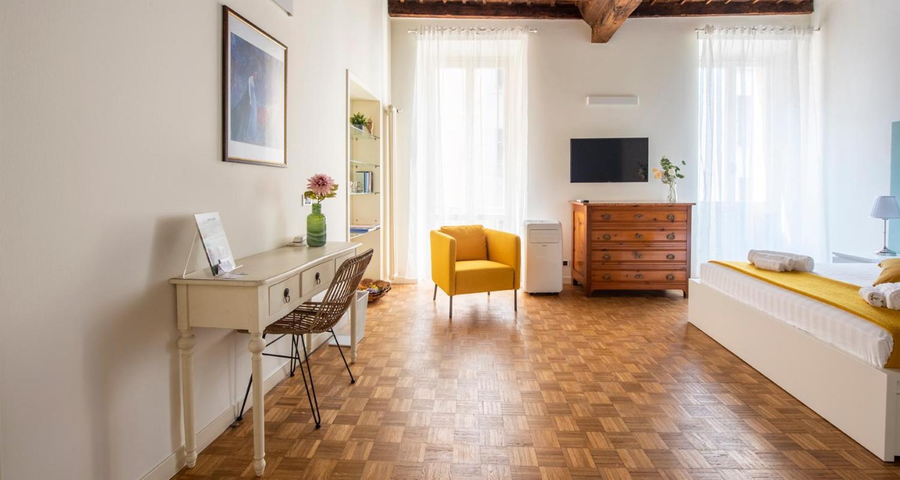 Charming Joivy Flat Next To Duomo Di Комо Экстерьер фото